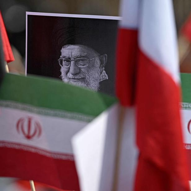 Der oberste Führer des Iran, Ayatollah Ali Khamenei, ist am Samstag vergangener Woche, dem ersten Tag des Krieges, ums Leben gekommen.