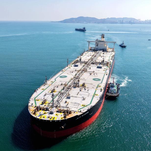 Solange Öltanker in der Straße von Hormus festsitzen, bleiben die Preise hoch.