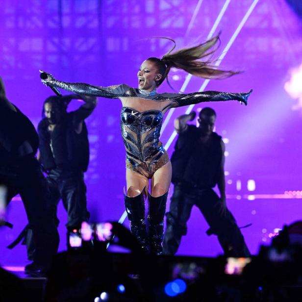 Sängerin Kaleen auf der Bühne in Schweden.