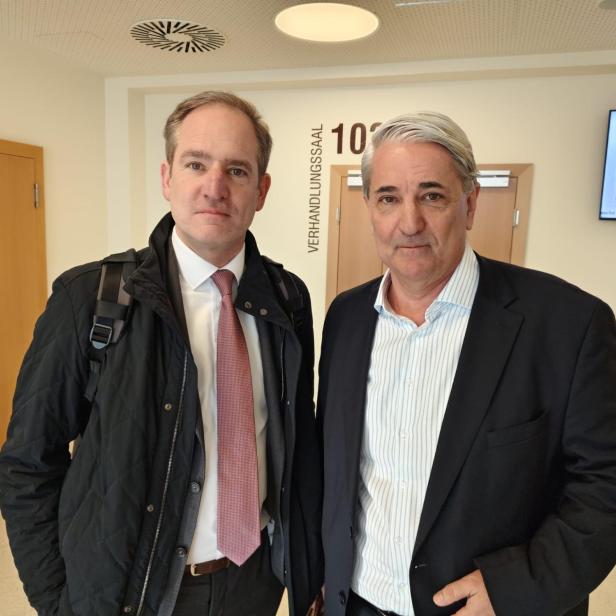 Anwalt Volkert Sackmann und SPÖ-Bezirksvorsteher Ernst Nevrivy.