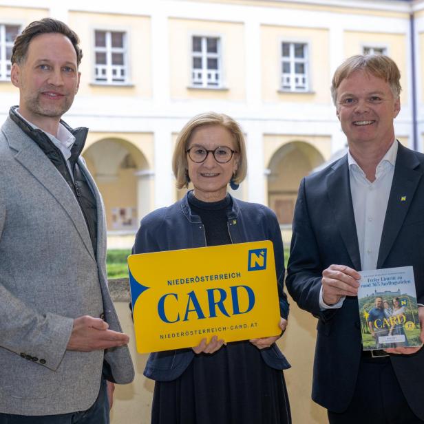NÖ-CARD Geschäftsführer Klemens Wögerer, Landeshauptfrau Johanna Mikl-Leitner und Michael Duscher, Geschäftsführer der Niederösterreich Werbung, freuen sich auf die neue Saison der Niederösterreich-CARD