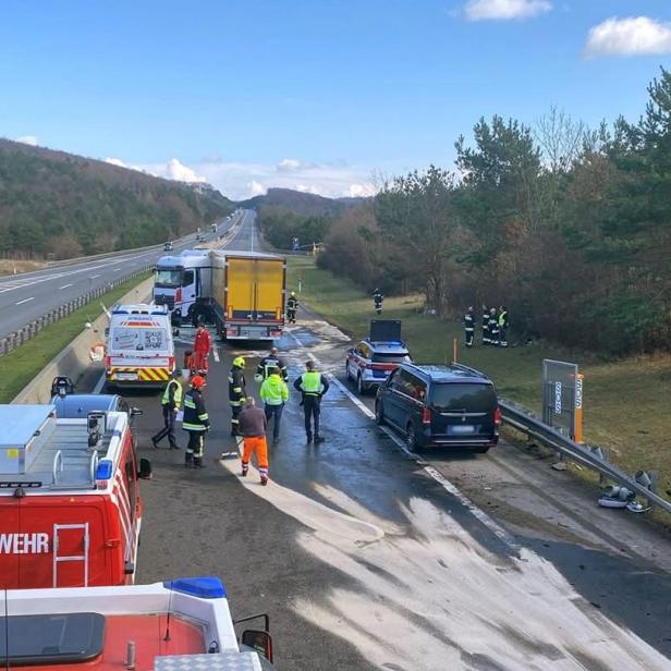 Unfall auf der A21 mit einem Lkw