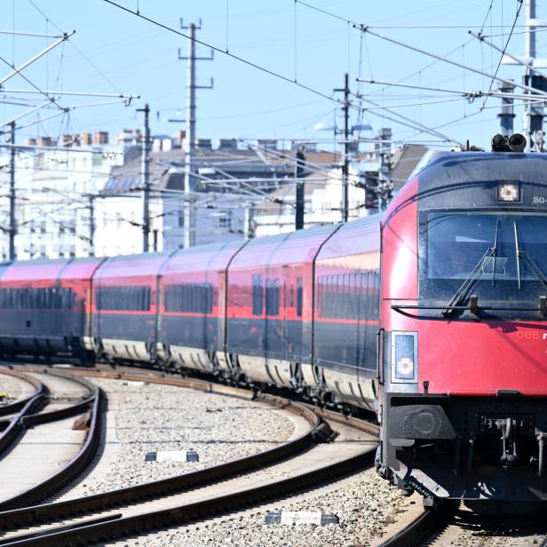 ++ THEMENBILD ++ ÖBB / BAHN / ZUG / EISENBAHN / VERKEHR / ÖFFENTLICHE VERKEHRSMITTEL