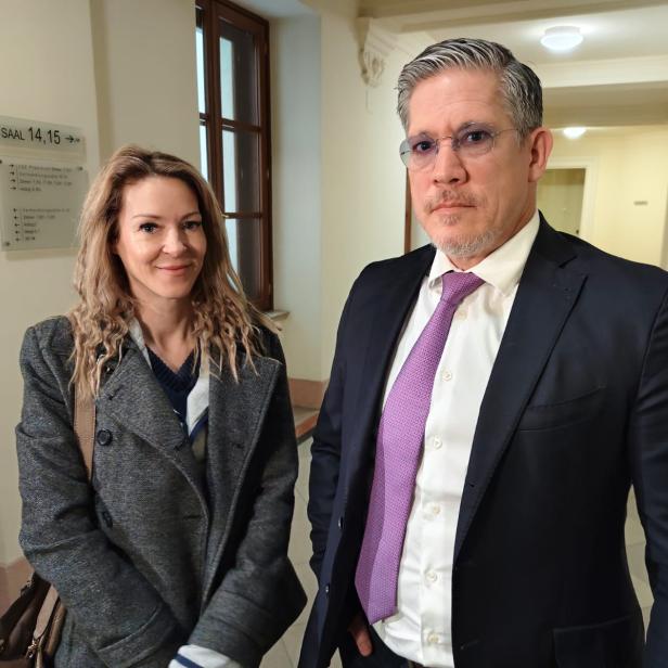 Simone Lugner und ihr Anwalt Florian Höllwarth.