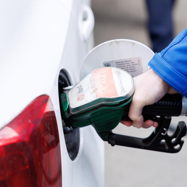 Was eine Tankfüllung kostet, kann sich derzeit wöchentlich stark ändern.