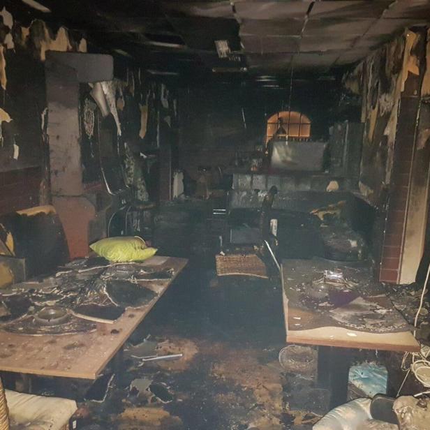 Die Feuersbrunst zerstörte das „K.u.K.-Platzl“ in Ternitz. 