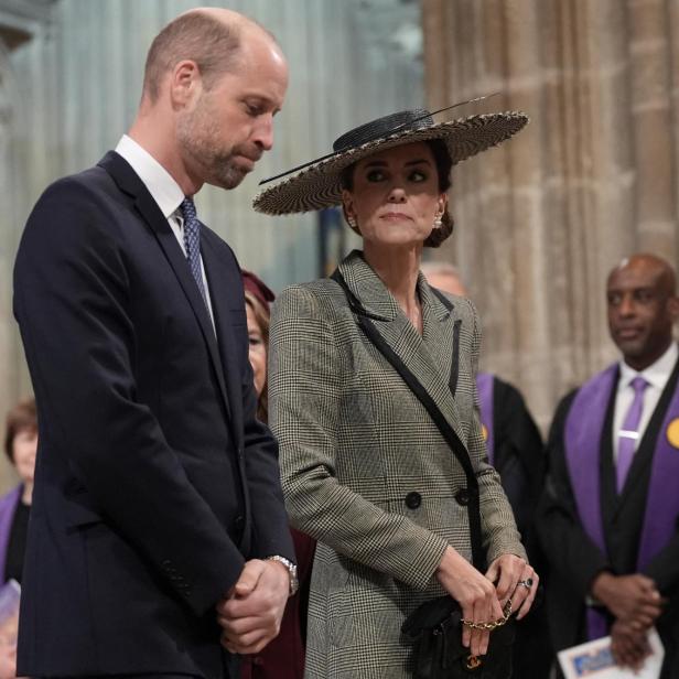 Prinz William und Prinzessin Kate bei einer Veranstaltung in einer Kirche.