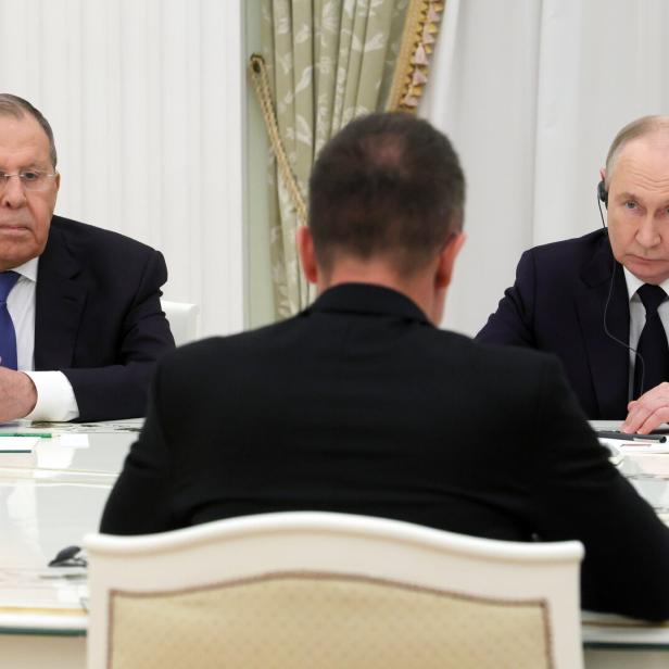 Sein enges Verhältnis zu Lawrow überrascht wenig: Ungarn Außenminister Szijjártó im Februar 2026 zu Besuch im Kreml. 