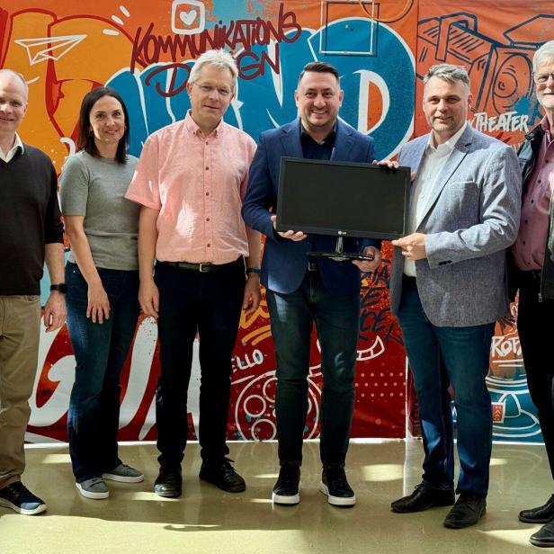 200 PCs aus Haag gehen nach Albanien