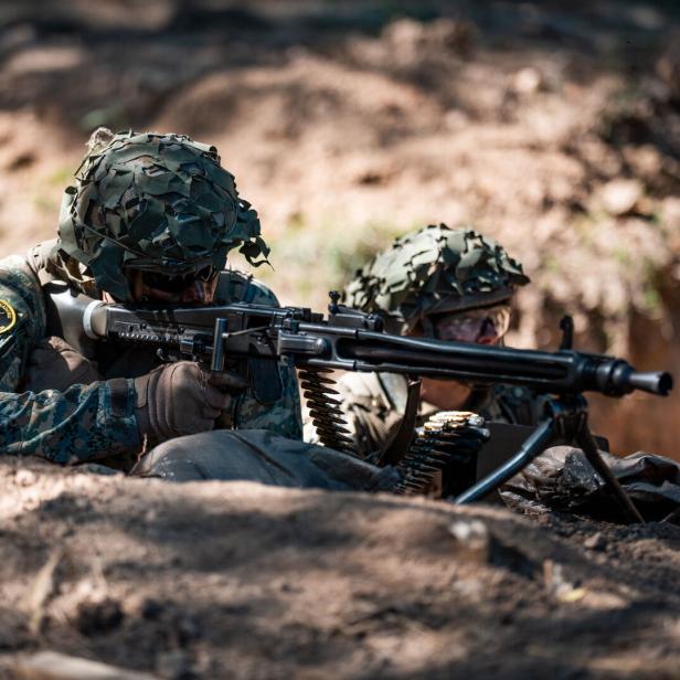 ++ THEMENBILD ++ ÜBUNG VERTEIDIGUNGSMINISTERIUM "SCHARFSCHIESSEN DER THERESIANISCHEN MILITÄRAKADEMIE BEI TAG"