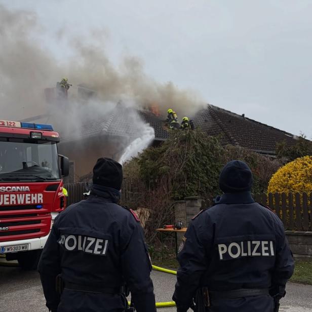 Das Feuer zerstörte das Einfamilienhaus in Lanzenkirchen.
