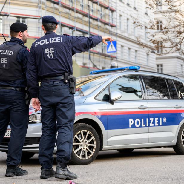BAUGERÜST IN WIEN-ALSERGRUND EINGESTÜRZT - MANN IN LEBENSGEFAHR