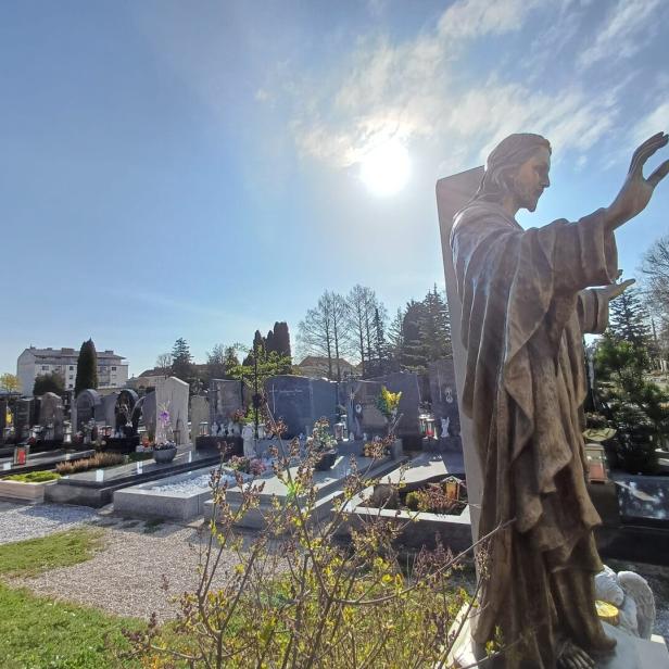 13 Grüfte geöffnet: Der Korneuburger Friedhof wurde zum Tatort.