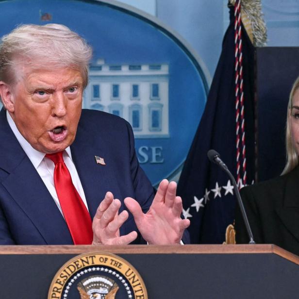 FILES-US-POLITICS-TRUMP-BONDI