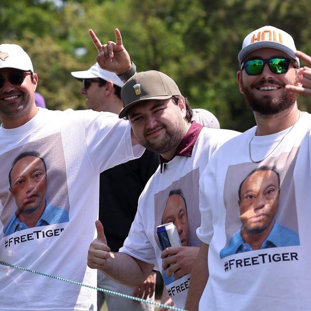 Fans fordern die "Freilassung" von Tiger Woods.