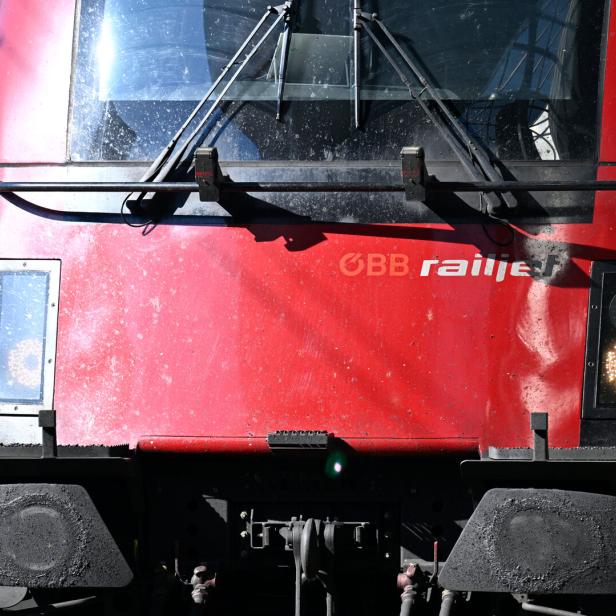 ++ THEMENBILD ++ ÖBB / BAHN / ZUG / EISENBAHN / VERKEHR / ÖFFENTLICHE VERKEHRSMITTEL