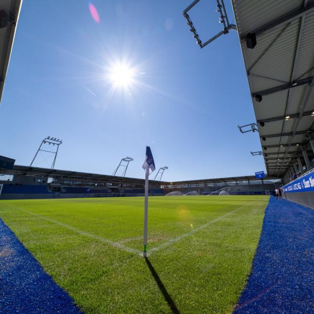 FUSSBALL/ADMIRAL BUNDESLIGA/TESTSPIEL: BLAU-WEISS LINZ - PSV EINDHOVEN