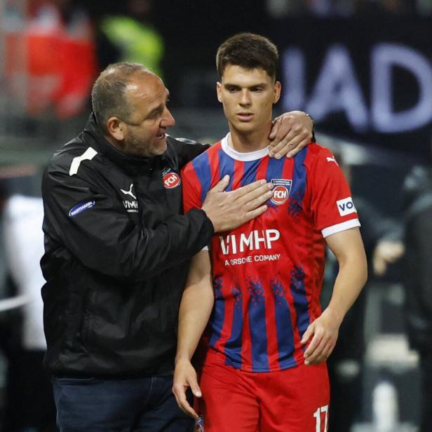 Doppeltorschütze: Honsak mit Trainer Frank Schmidt (Archivbild).