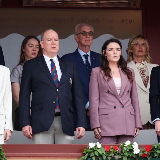 Seltener Aufritt mit Charlène und Albert: "Außenseiterin" Charlotte Casiraghi eckt an