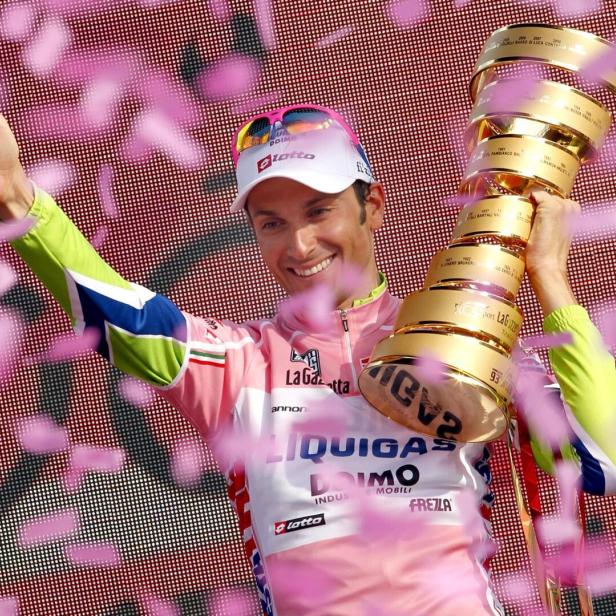 Ivan Basso jubelt über einen Sieg beim Giro d'Italia (Archivbild)