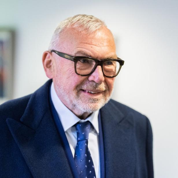 INSOLVENZ SIGNA - PRÜFUNGSTAGSATZUNG BEI ZIVILVERFAHREN / ANFECHTUNGSKLAGEN DES INSOLVENZVERWALTERS GEGEN ALFRED GUSENBAUER