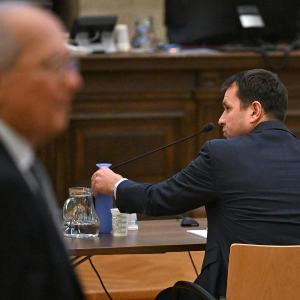 Prozess gegen Ex-Kanzler Kurz wegen Falschaussage - im Bild Anwalt Werner Suppan und Ex-Öbag-Chef Thomas Schmid