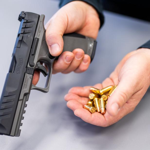 Bei dem Mann wurden im Bezirk Melk fast 40 Waffen gefunden.