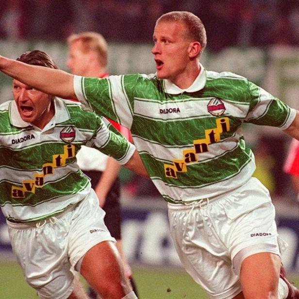 Carsten Jancker jubelte gegen Feyenoord, auch Gratulant Stumpf traf