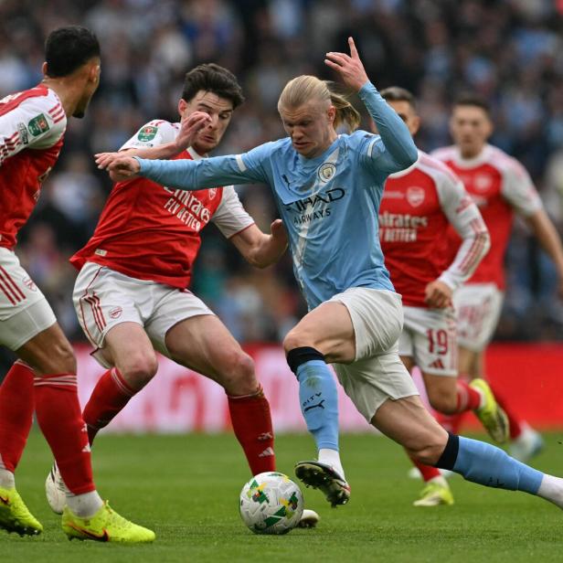 TOPSHOT-FBL-ENG-LCUP-ARSENAL-MAN CITY