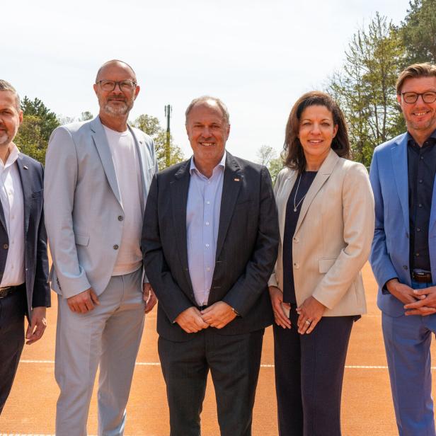 Neues ÖTV-Präsidium: Richard Grasl (Mitte) mit den Vizepräsidenten Axel Melchior, Andreas Pilsl, Richard Grasl,  Stephanie Bonner und Klemens Eiter (von links).