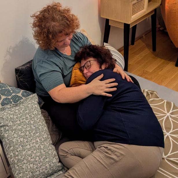 Seelenversum Graz: Kuscheltherapie für Selbstfürsorge, Entspannung und achtsame Berührung von Martina Elisabeth Ronacher.