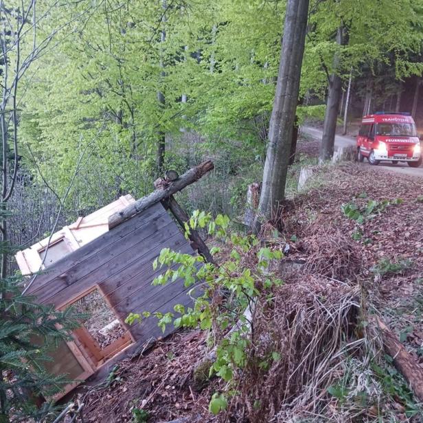 hochstand war mit Jägern umgestürzt