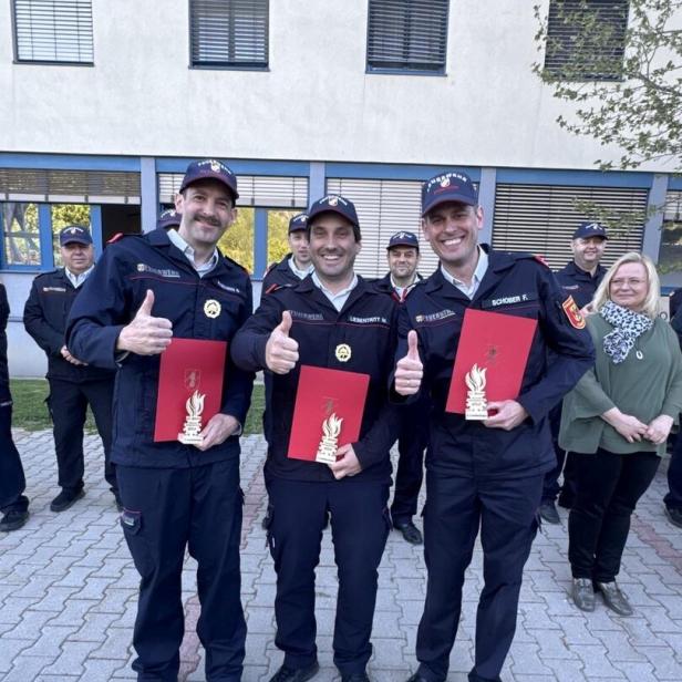 Die drei besten Absolventen der „Feuerwehrmatura“. 