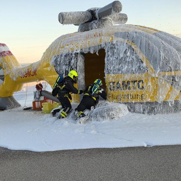 Brnadübung mit Rettungshubschrauber