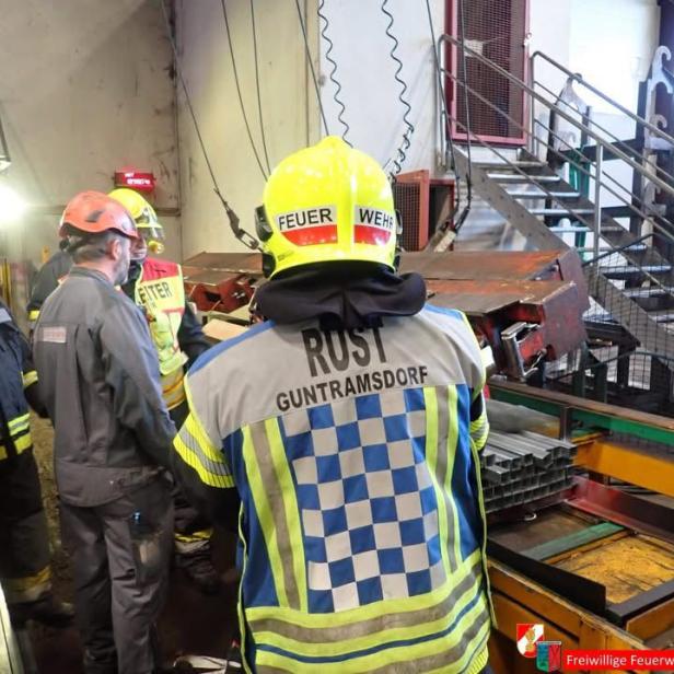 Arbeiter an Unglücksstelle.