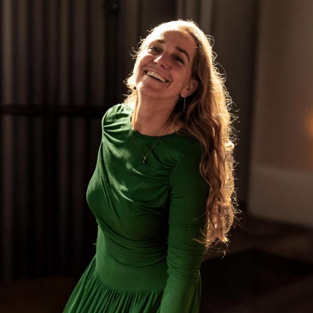 Salonabend von WIR-MOMENTUM: Kunst, Musik und Literatur schaffen neue Räume für Stressmanagement und innere Klarheit.