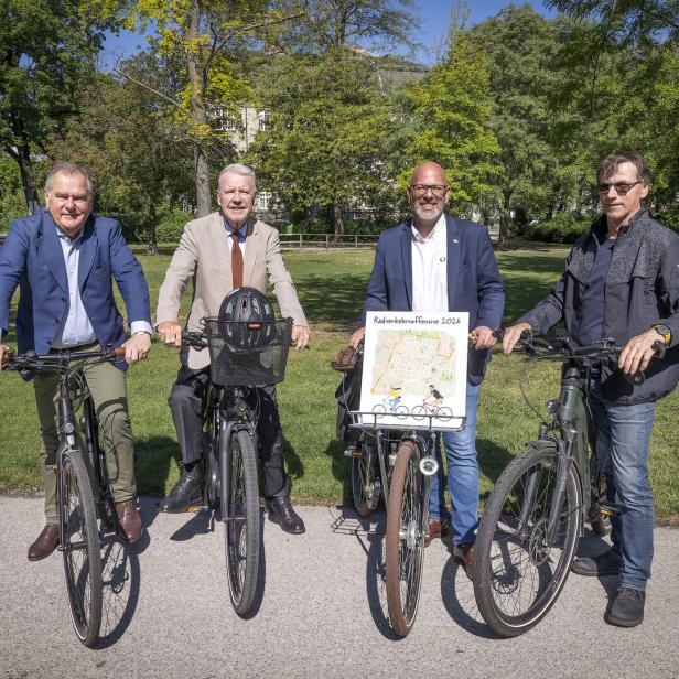 Infrastrukturstadtrat LAbg. Franz Dinhobl, Bürgermeister Klaus Schneeberger, Umweltstadtrat Norbert Horvath und Umweltgemeinderat Franz Hatvan.