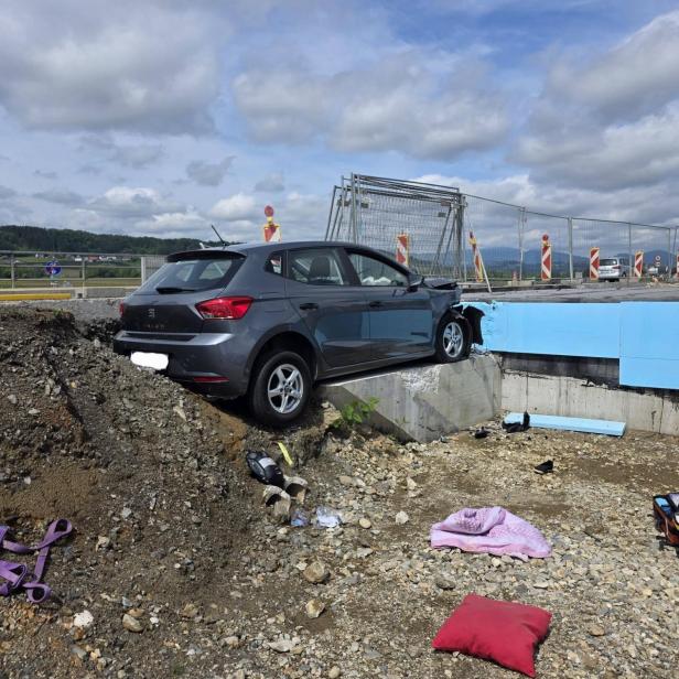 Freiwillige Feuerwehr Kühwiesen barg Auto