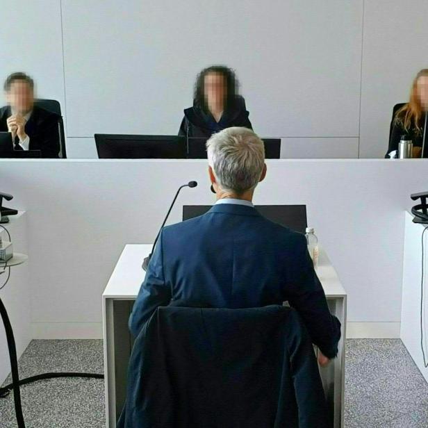 Der Angeklagte, anlässlich eines Prozesses gegen einen ehemaligen SOS-Kinderdorf-Mitarbeiter wegen Missbrauchsvorwürfen, aufgenommen am Mittwoch, 13. Mai 2026 in Salzburg. 