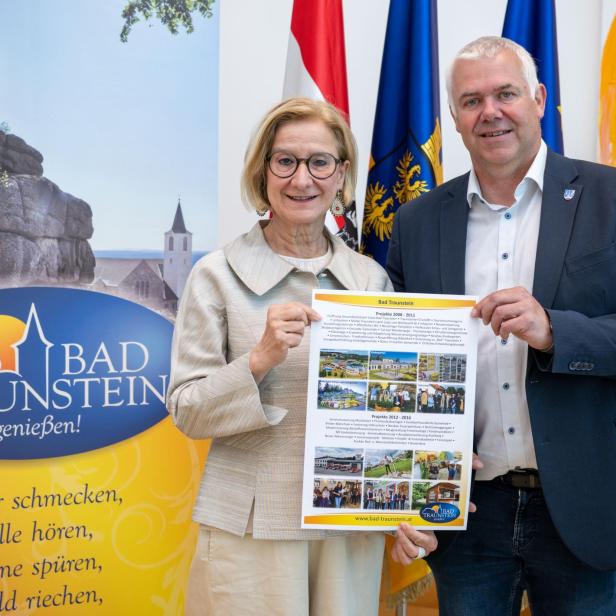 Johanna Mikl-Leitner und der Traunsteiner Bürgermeister Roland Zimmer.