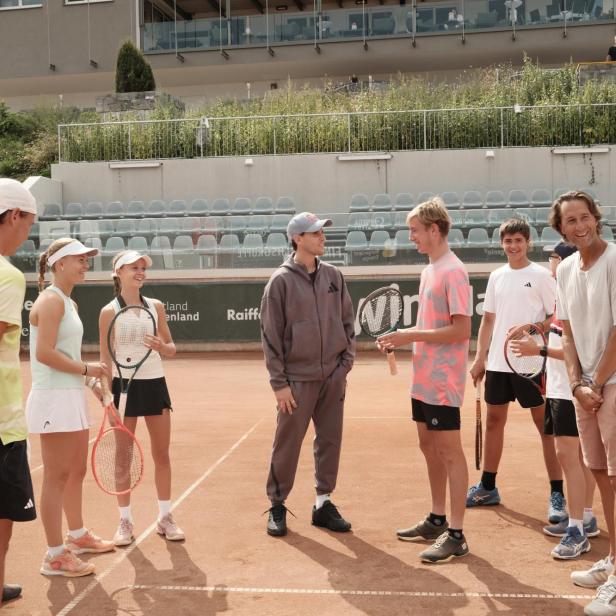 Dominic Thiem mit Schülern der Tennis Akademie