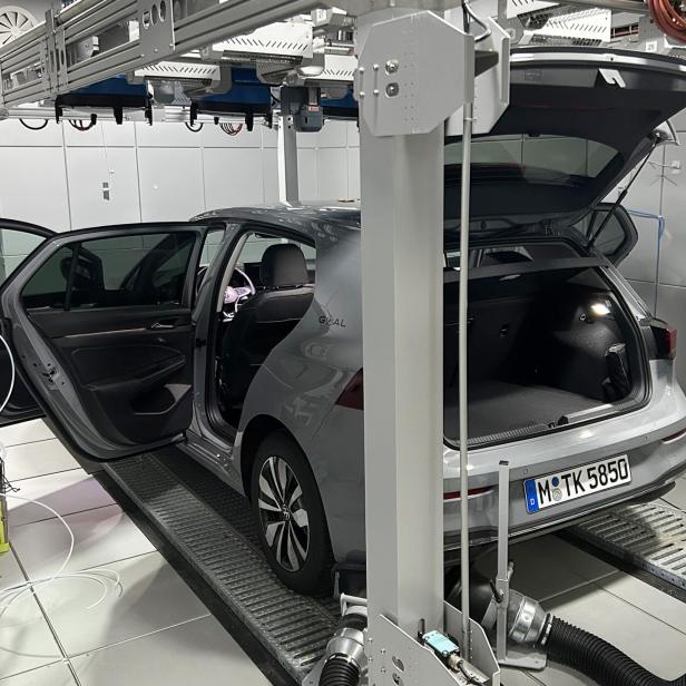 ADAC untersucht Schadstoffe in Neuwagen