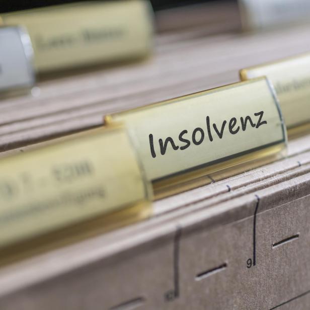 Nahaufnahme eines Aktenordners mit dem Register 'Insolvenz'.