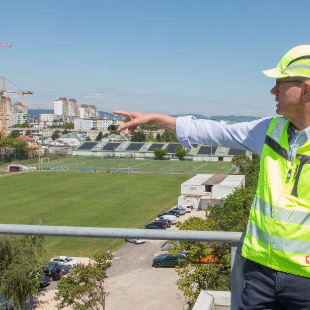 Saint-Gobain-CEO Peter Giffinger sieht enormes CO2-Einsparungspotenzial im Gebäudebereich.