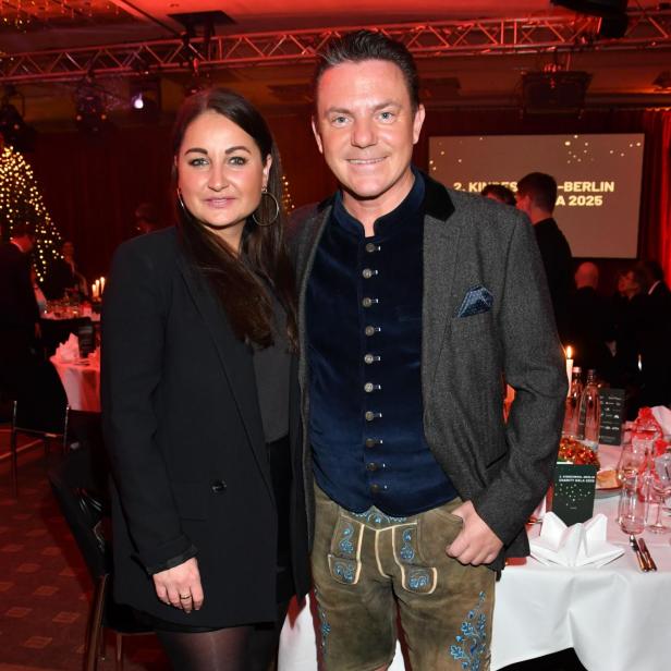 Stefan Mross im Trachten-Look und Eva Lunginger im schwarzen Blazer