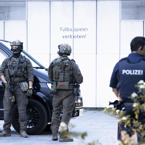 Einsatzkräfte der Cobra und der Polizei