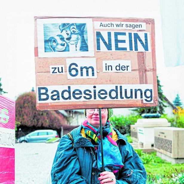 Protestierende Siedlerin