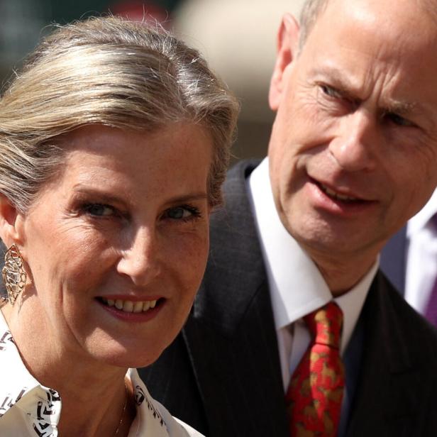 Prinz Edward und Herzogin Sophie in Nahaufnahme. Sie lächeln.