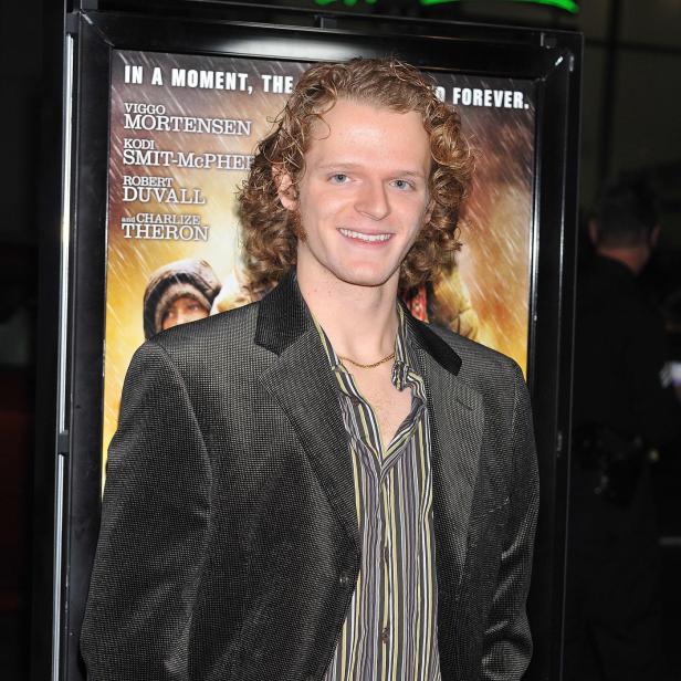 Nick Pasqual in einer grauen Jacke bei einem Event