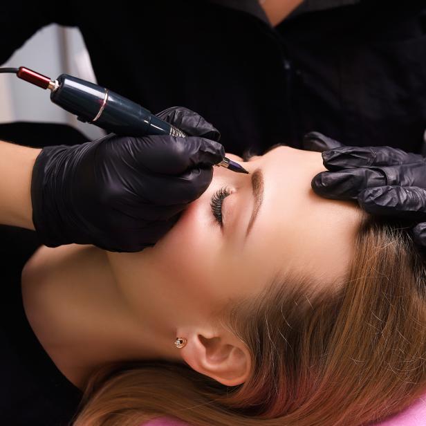 WolgBeautyStudio zeigt Risiken und Standards bei Permanent Make-up im Kosmetikstudio in Linz.